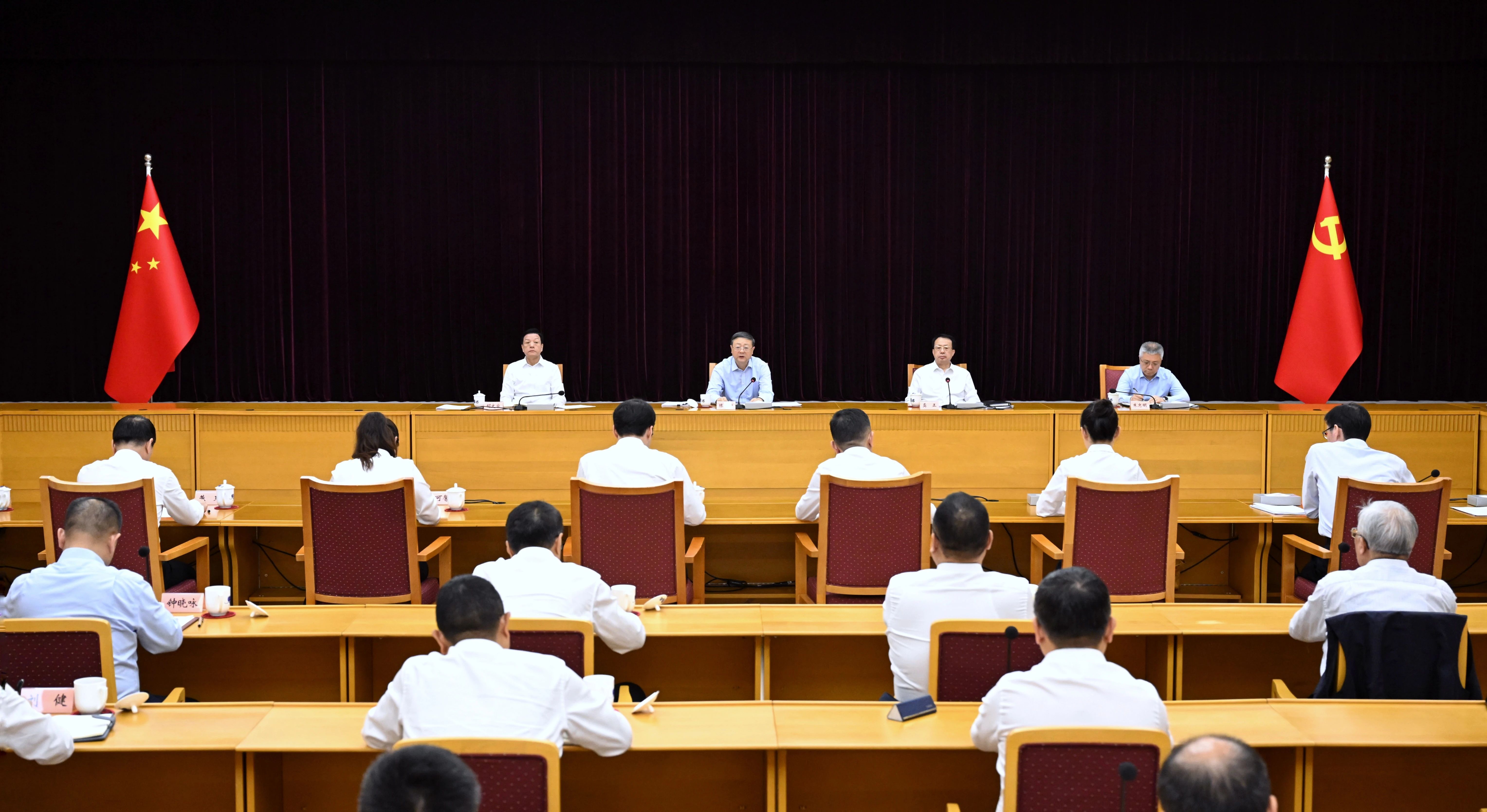 无问芯穹党支部书记夏立雪受邀出席上海市庆祝中国共产党成立104周年座谈会并作交流发言